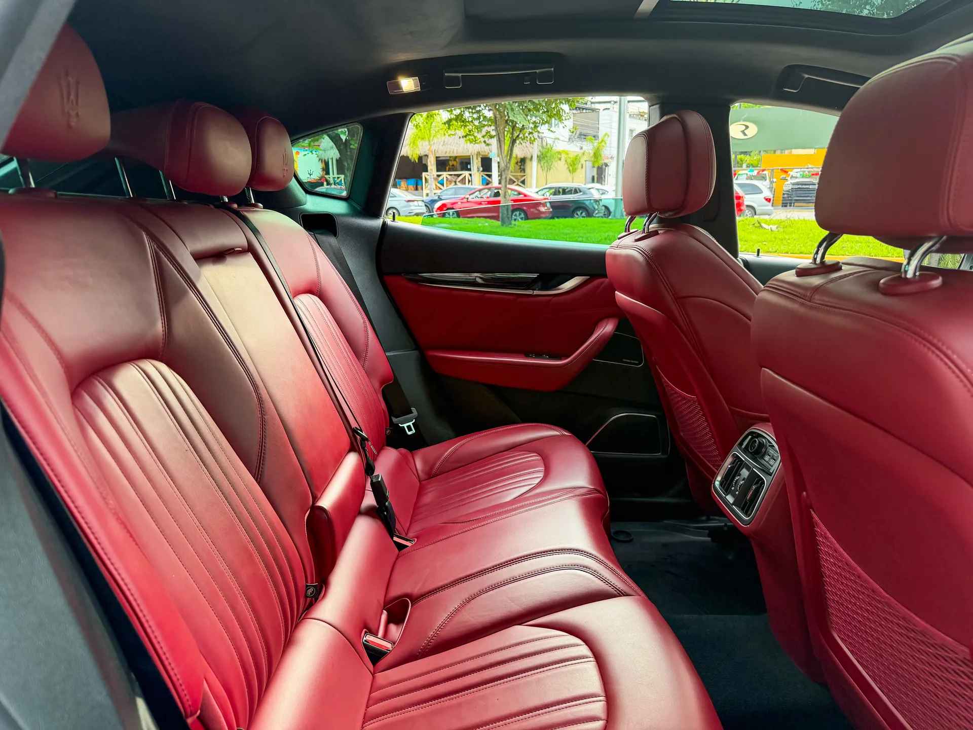 Car image 18