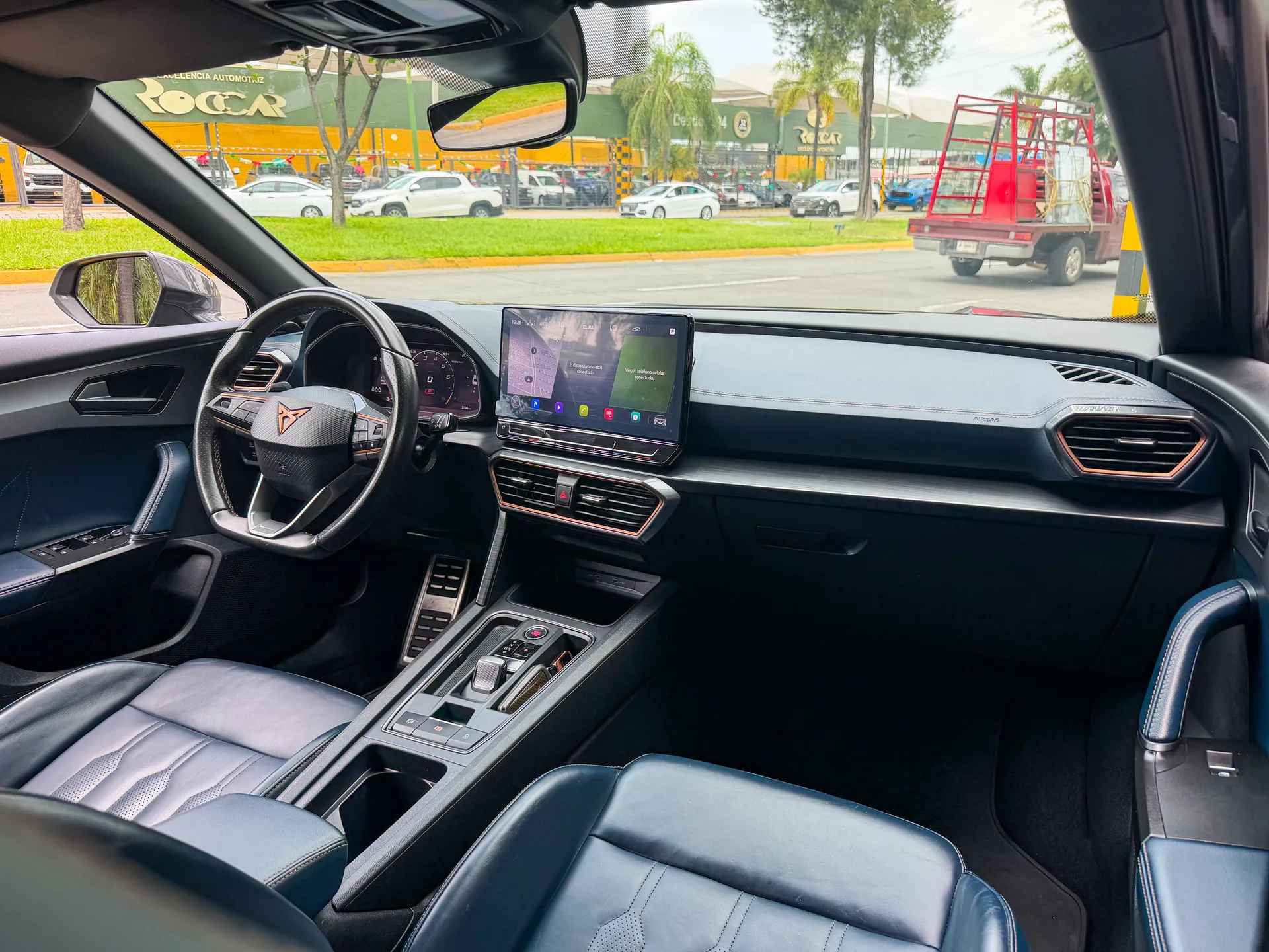 Car image 14