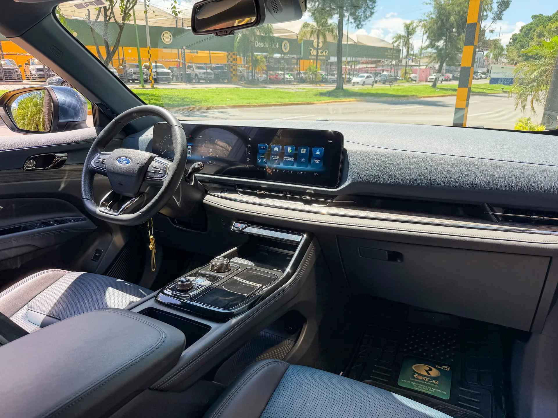 Car image 14