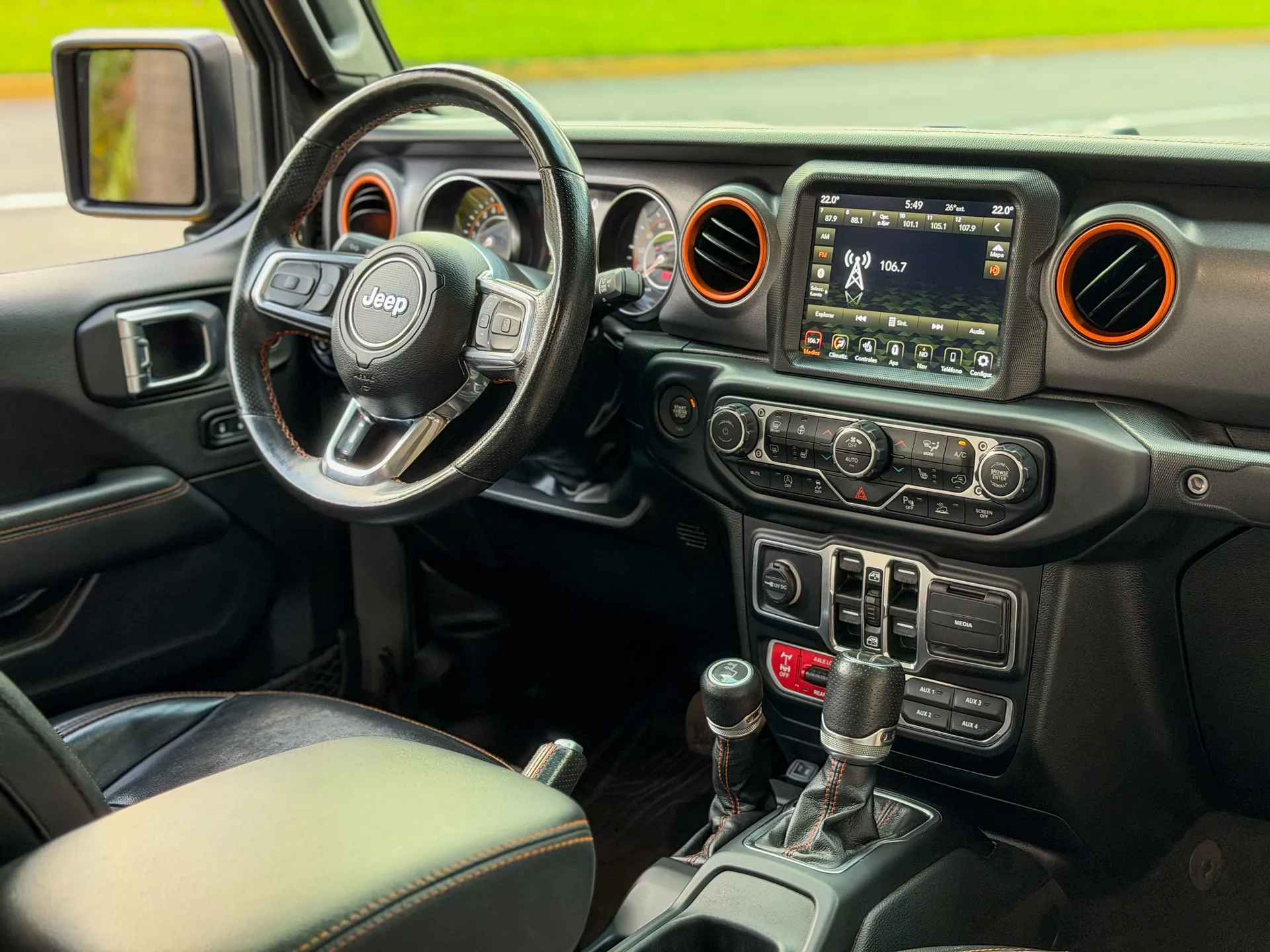 Car image 17