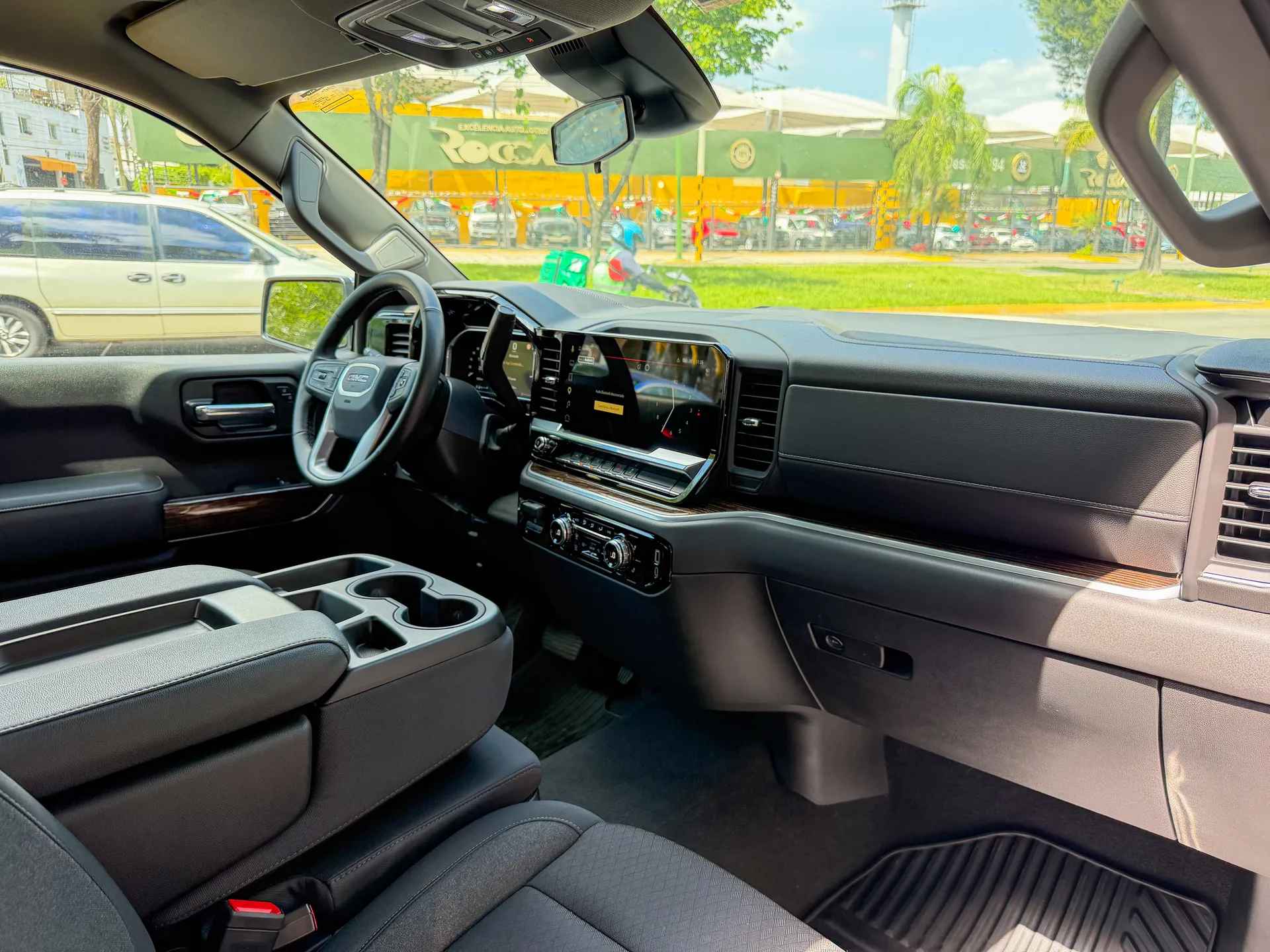 Car image 11
