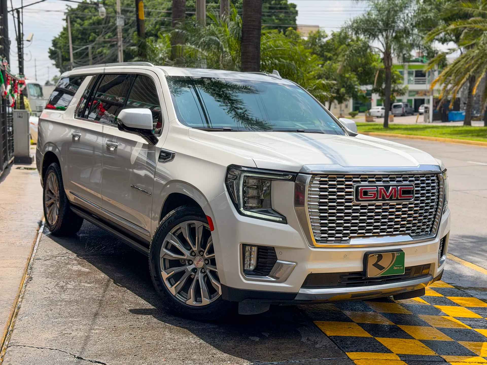 Car image 4