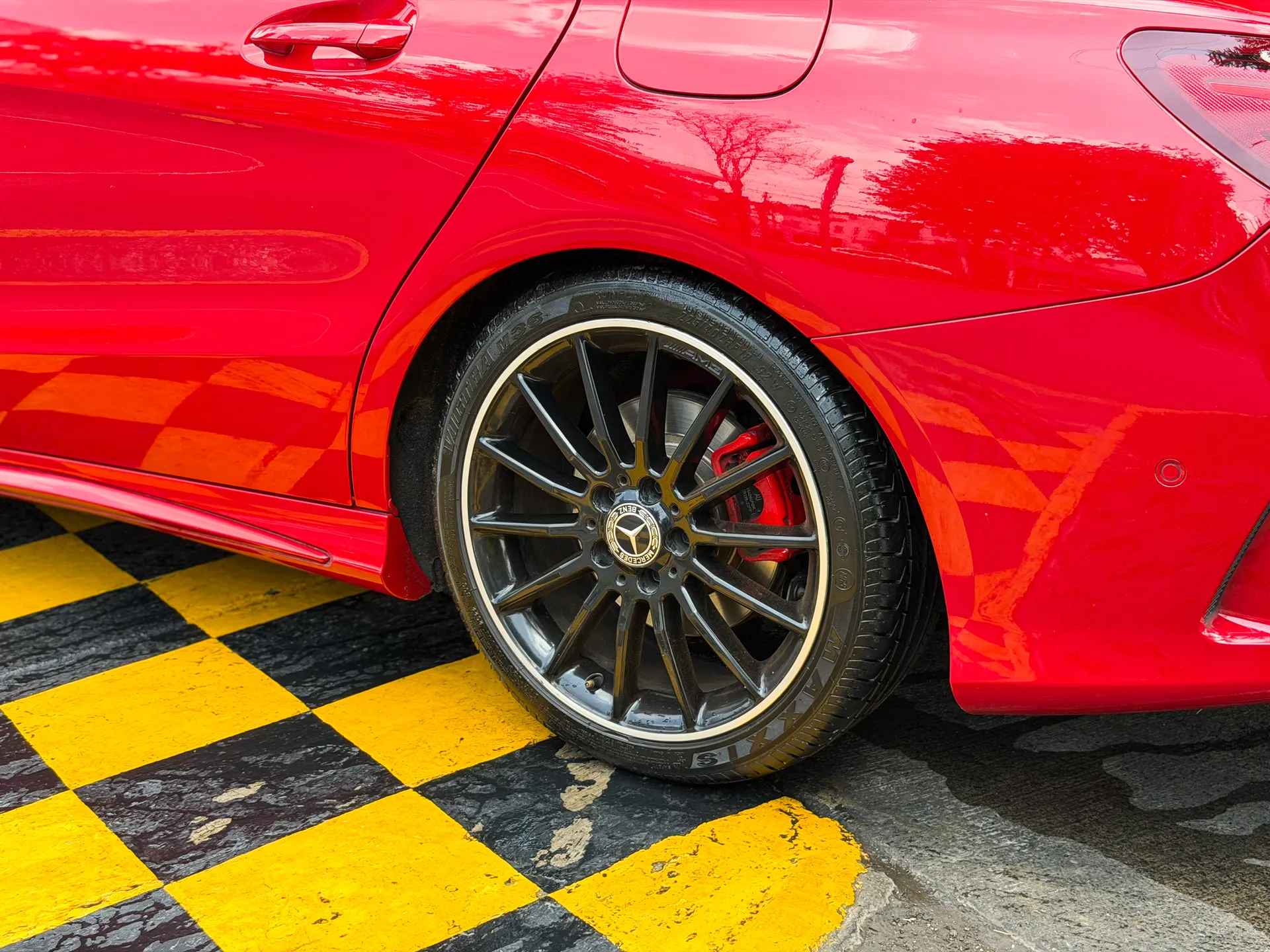 Car image 9