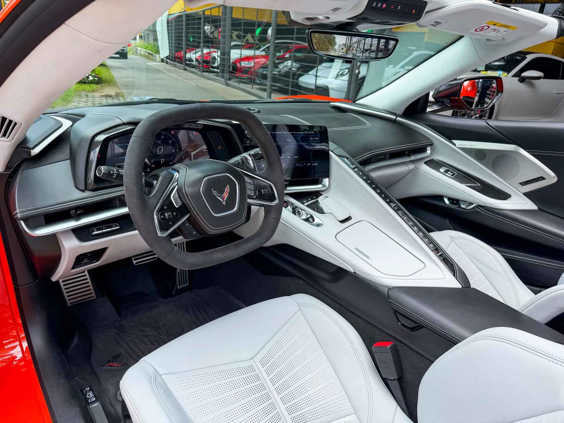 Car image 14