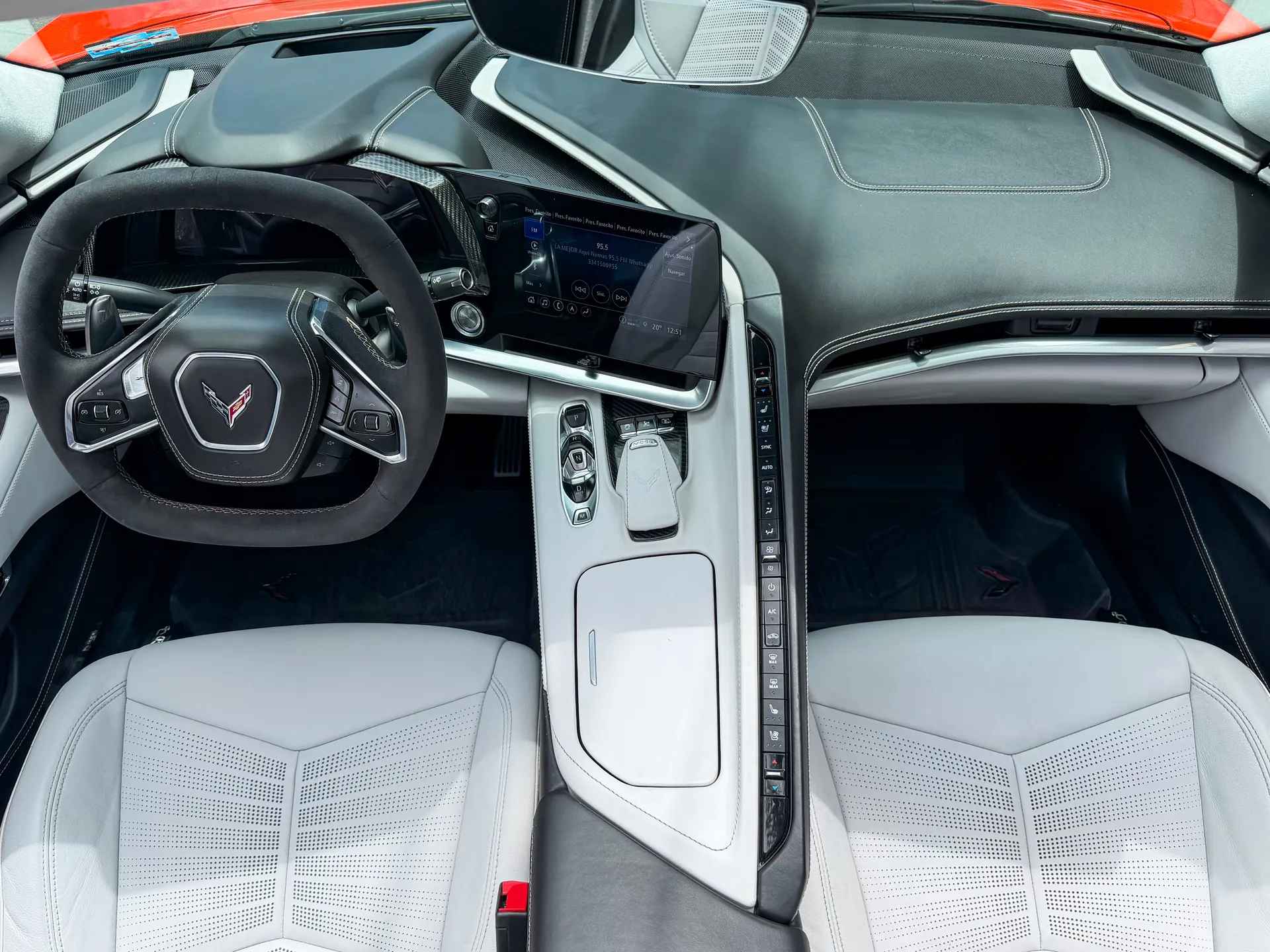 Car image 18