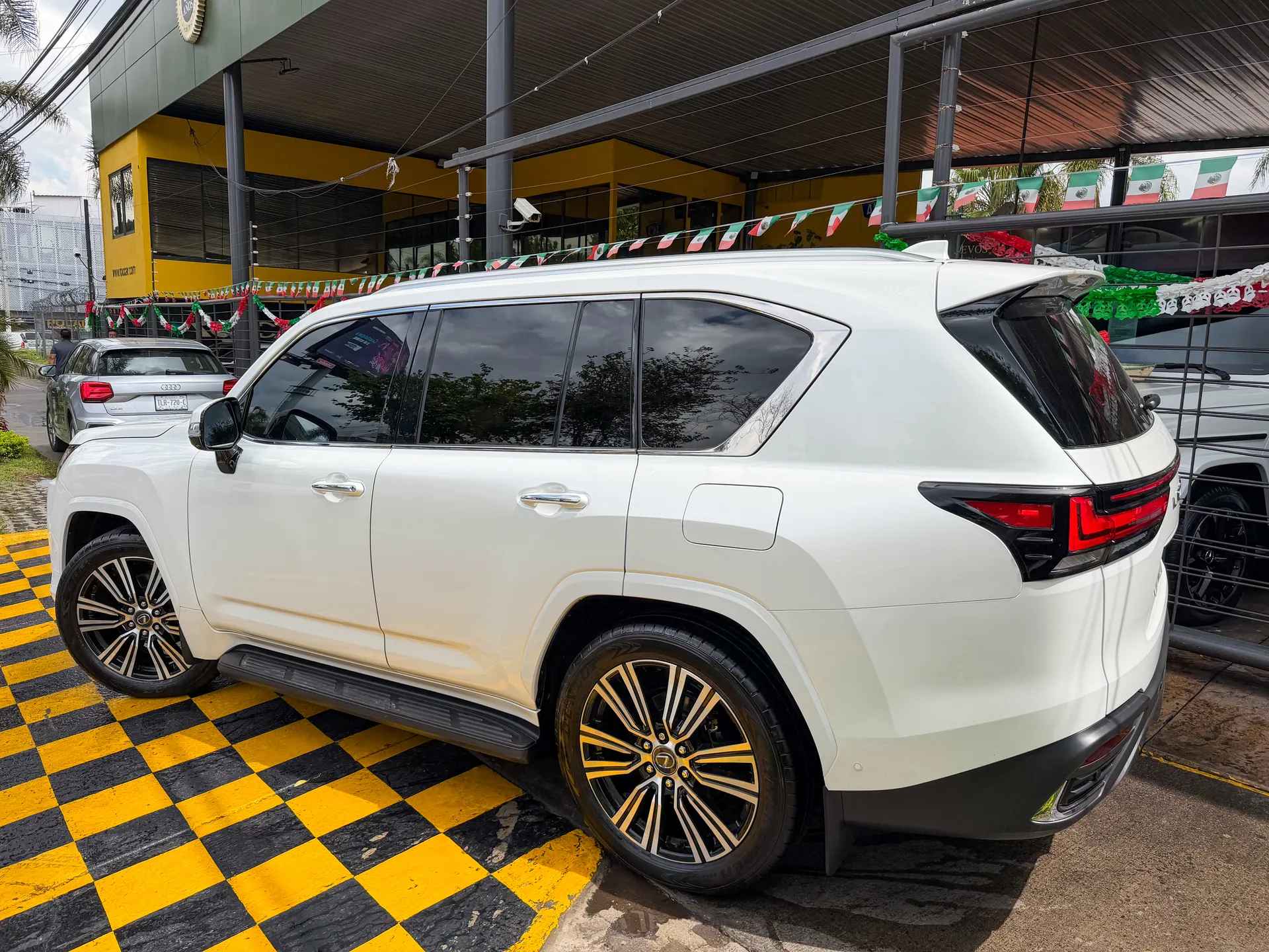 Car image 6