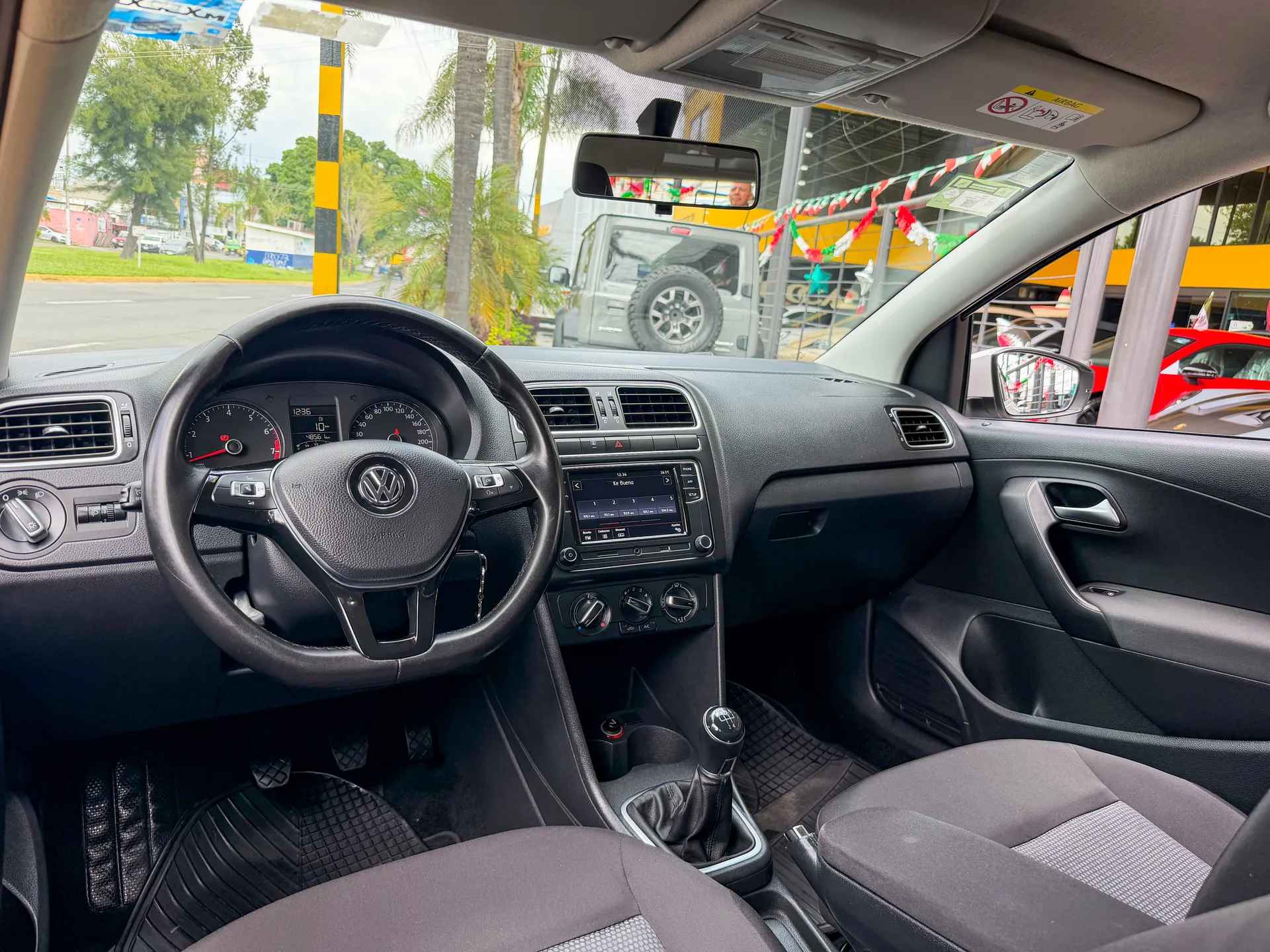 Car image 9