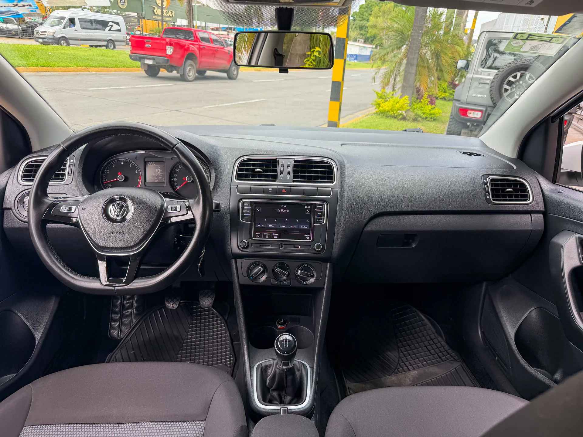 Car image 10
