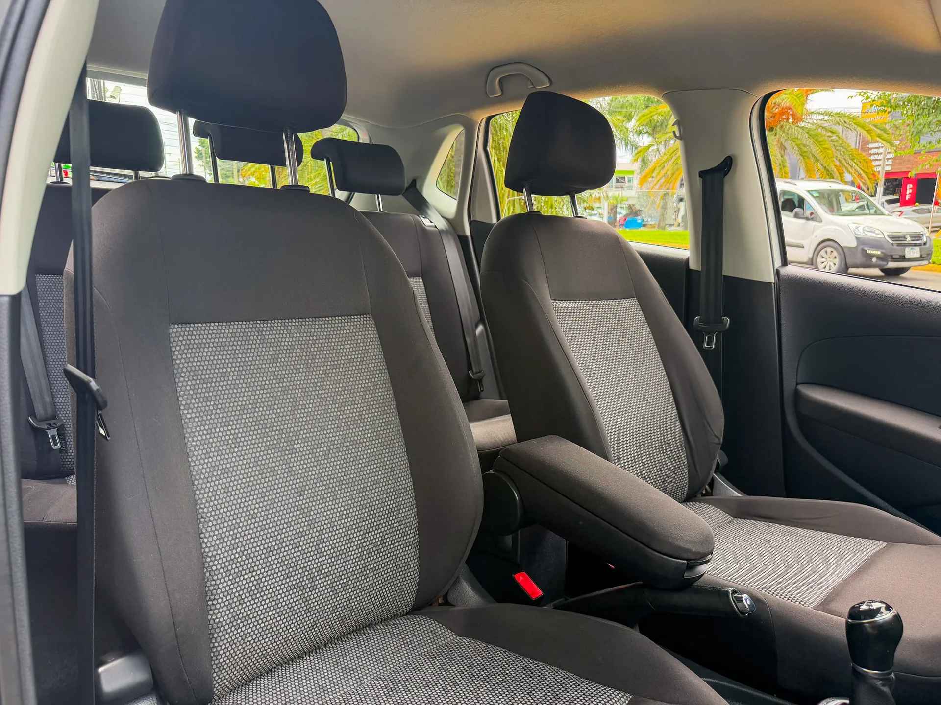 Car image 16