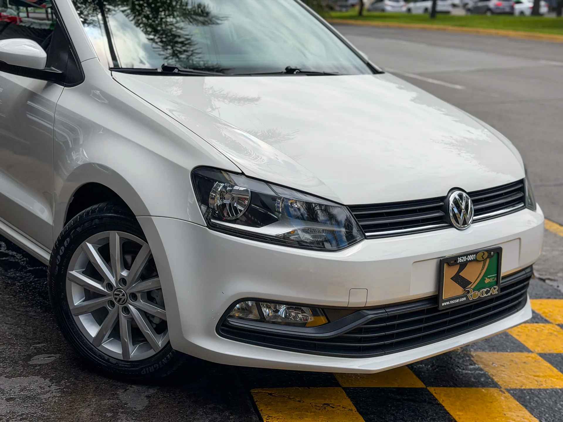 Car image 5