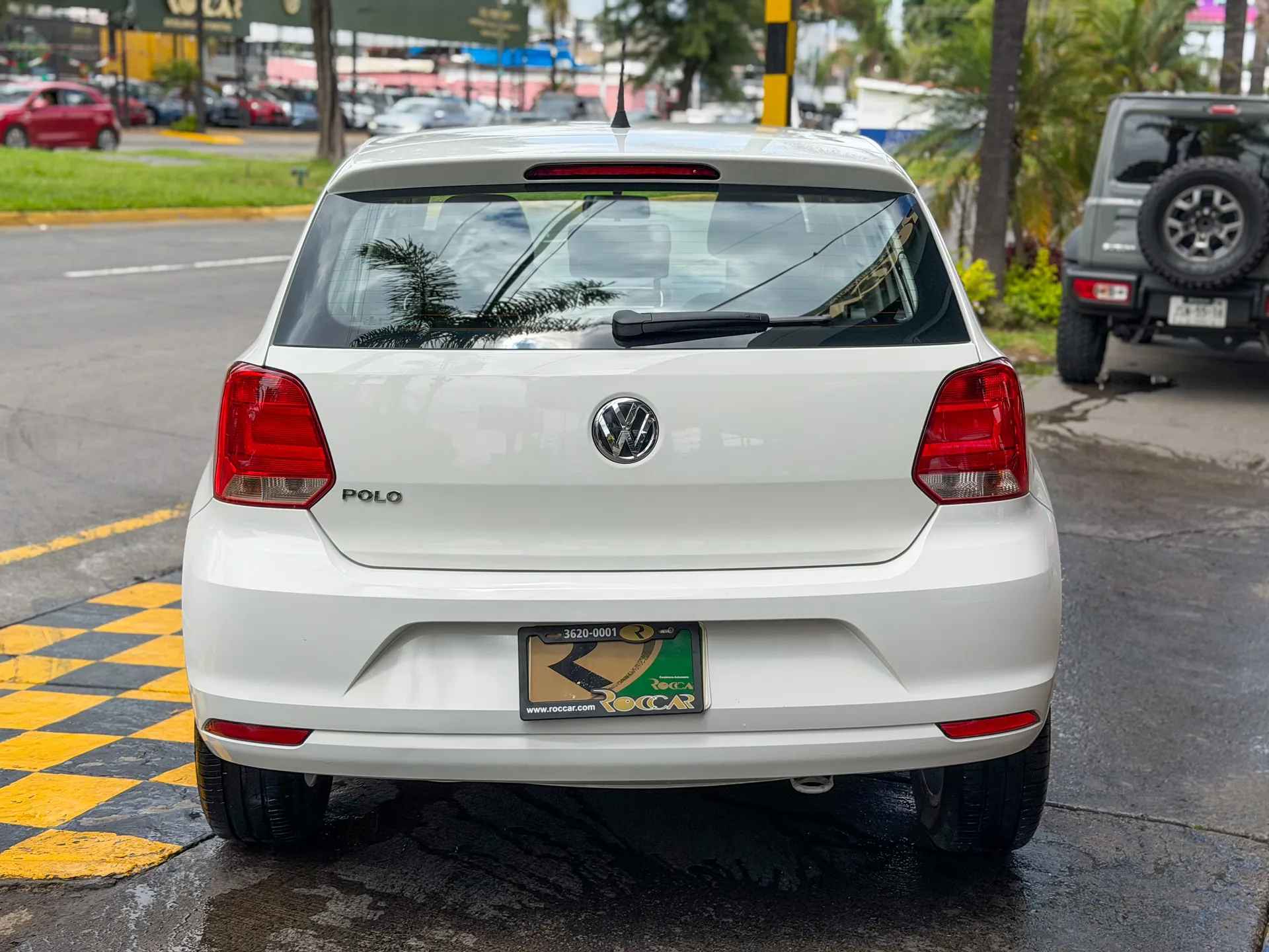 Car image 8