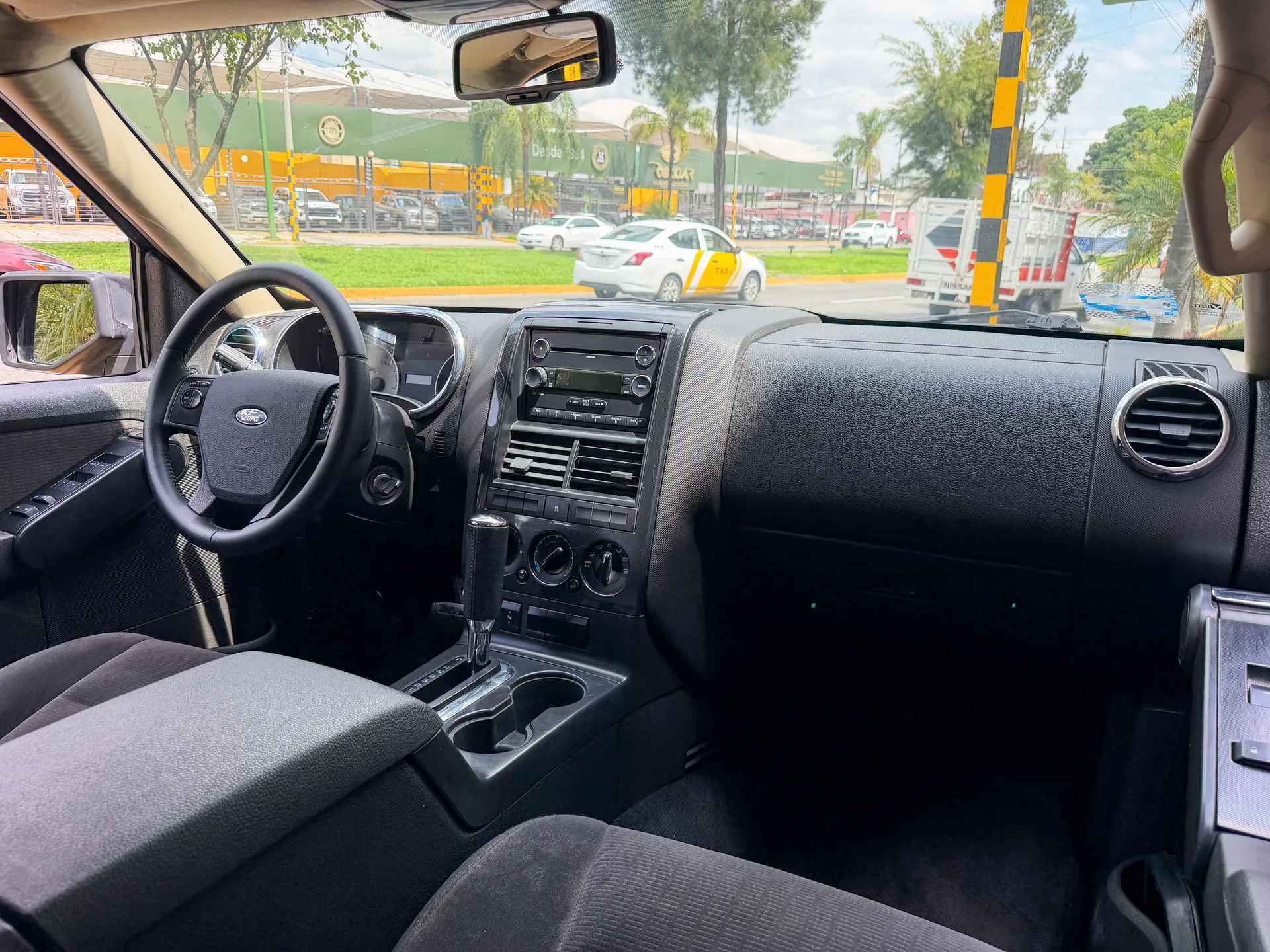 Car image 15