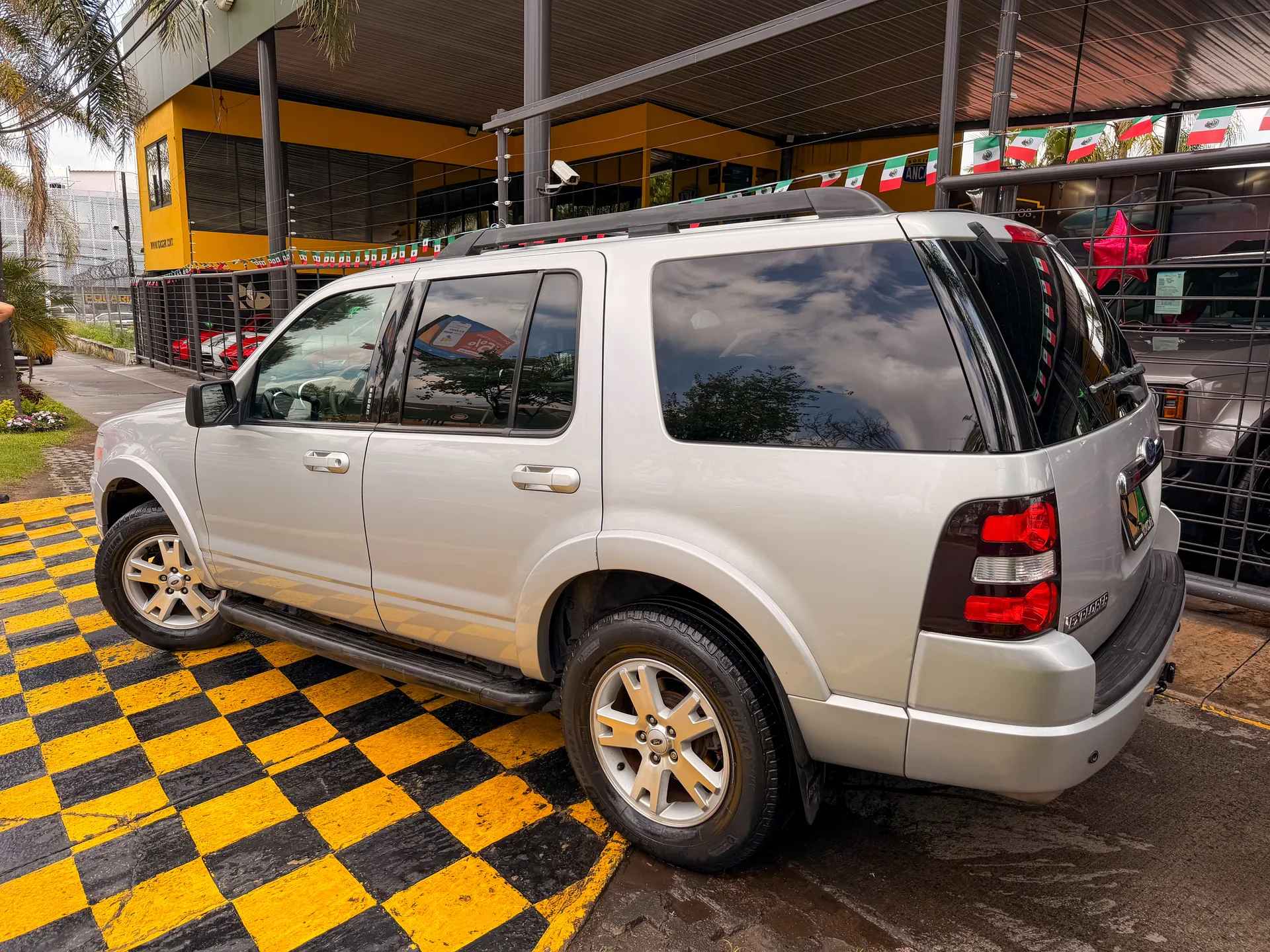 Car image 6