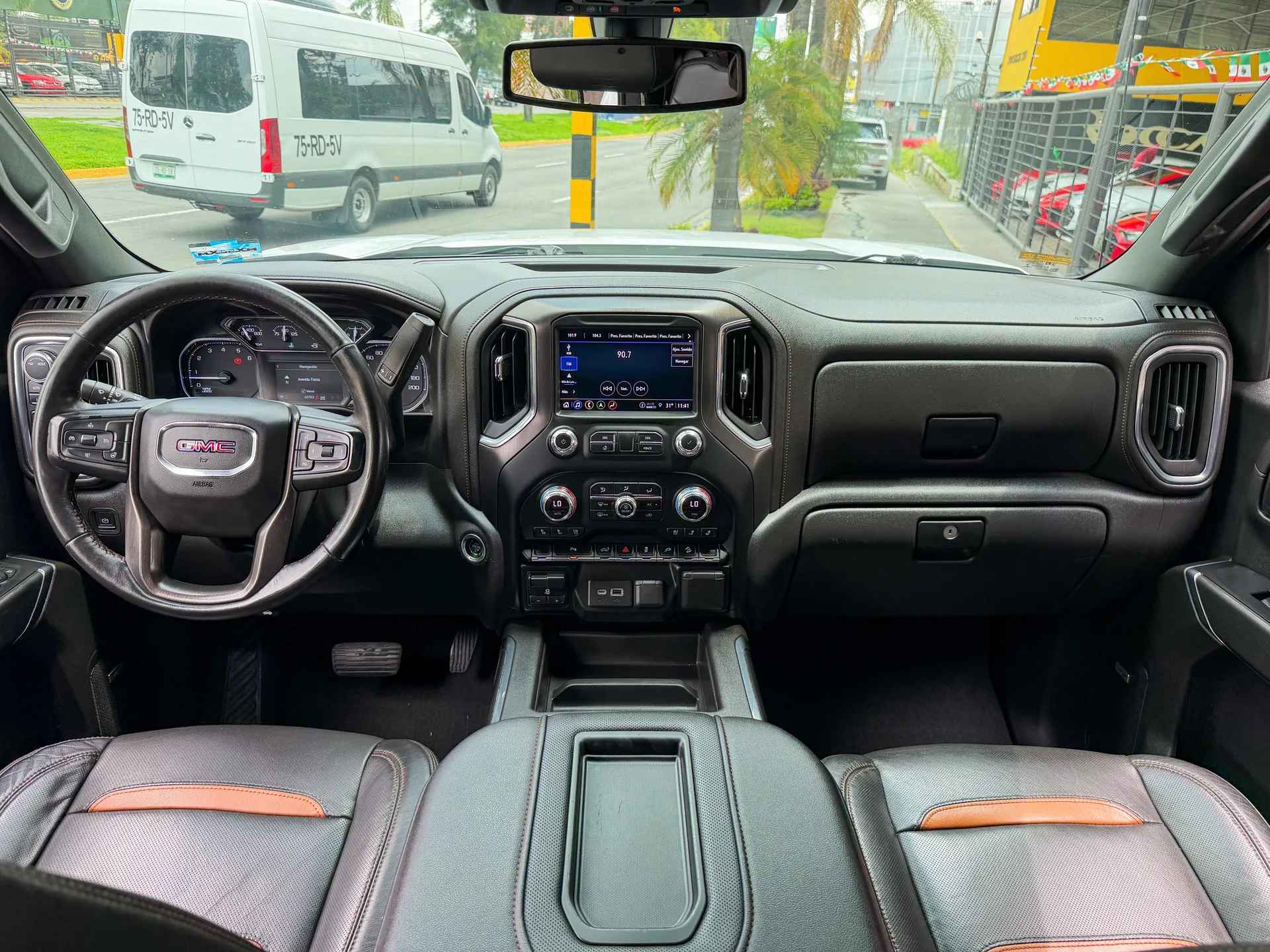 Car image 10