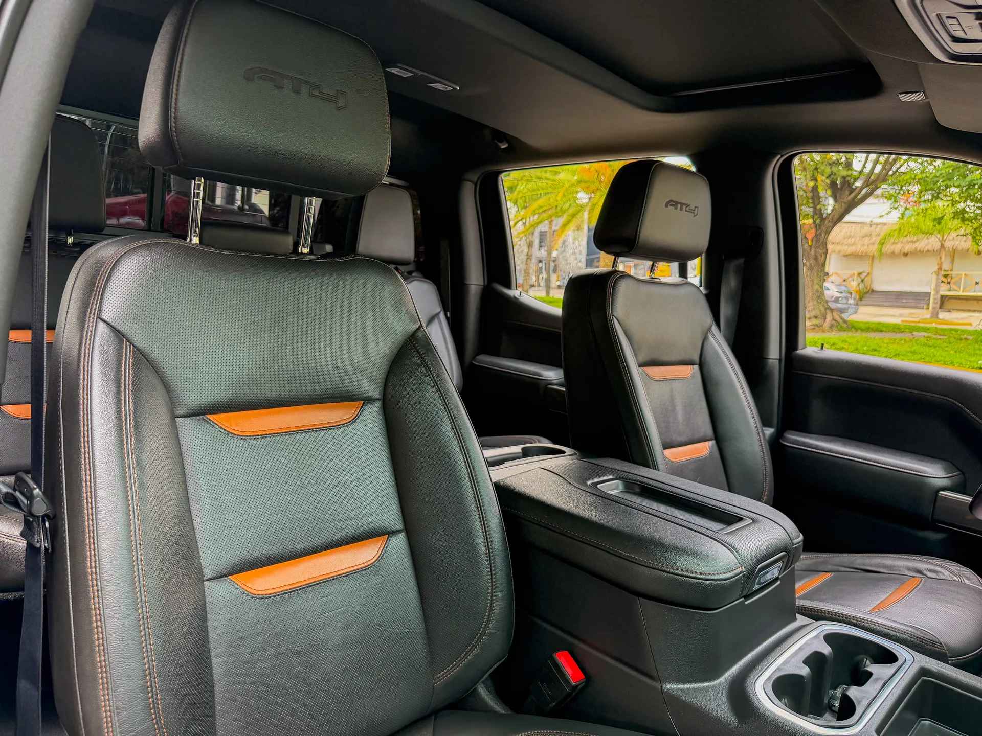 Car image 16