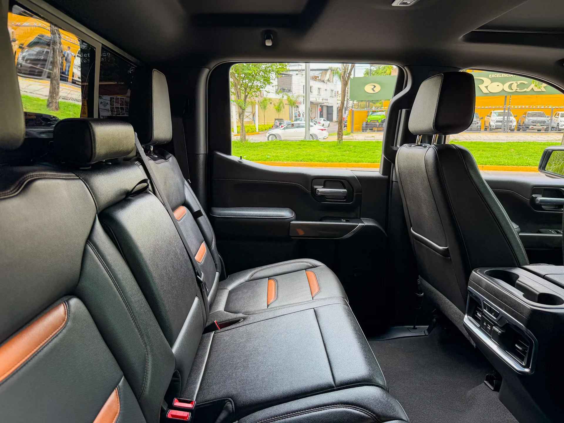 Car image 17