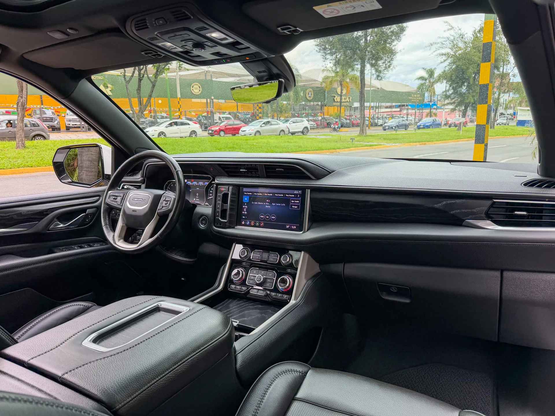 Car image 13
