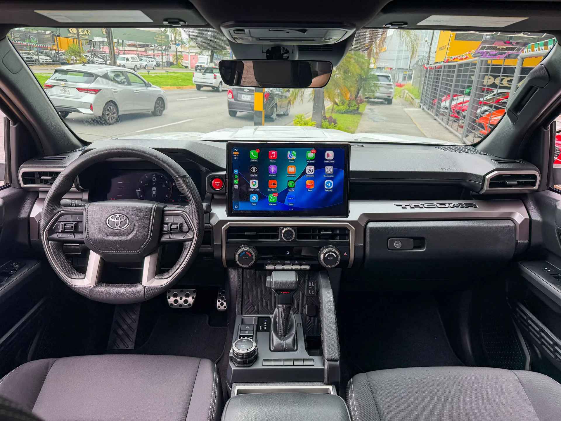 Car image 12