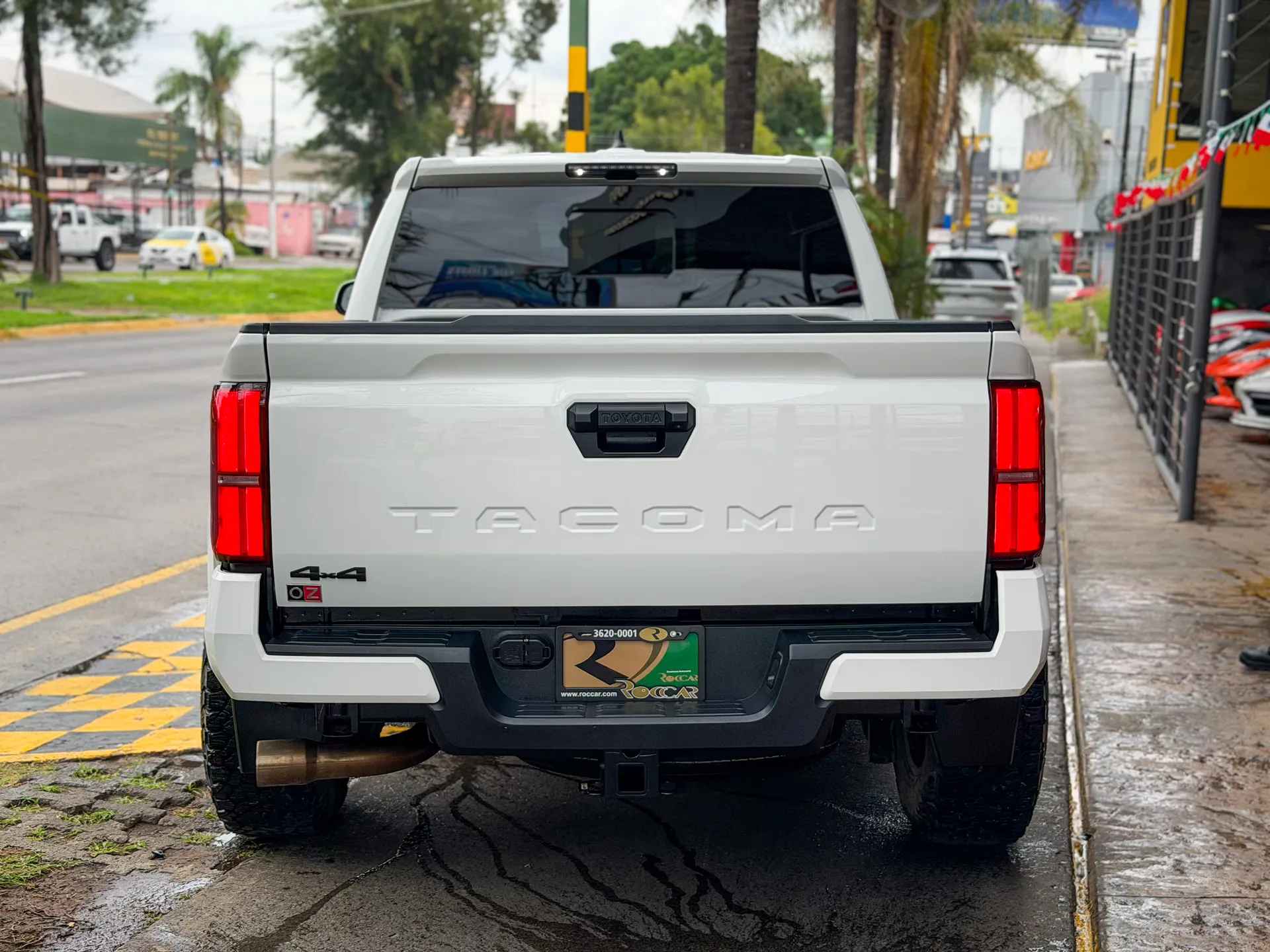 Car image 9