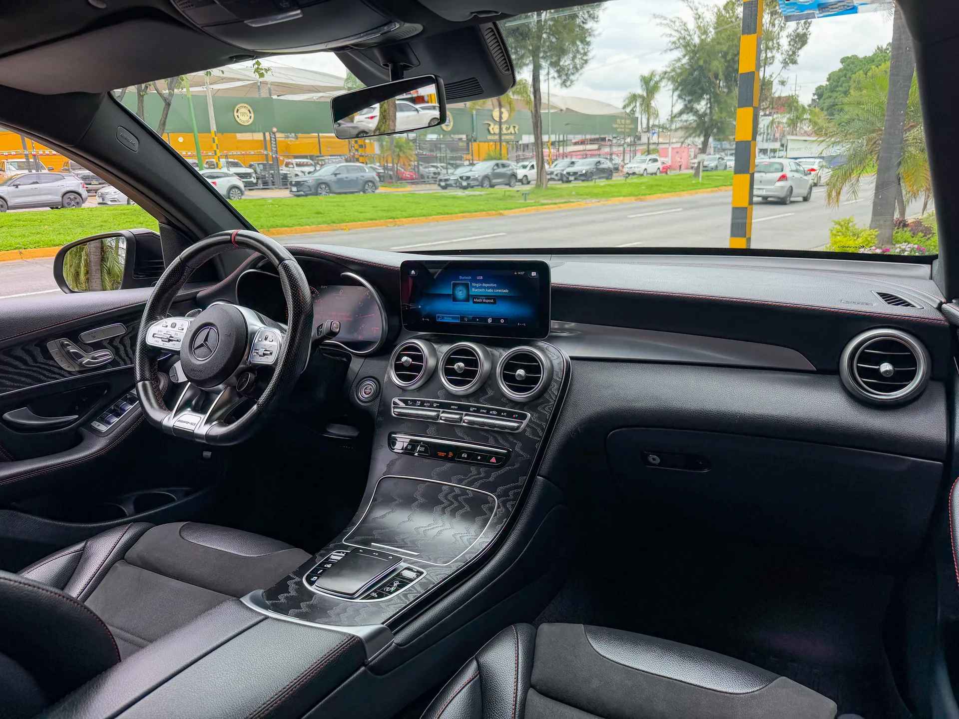 Car image 14