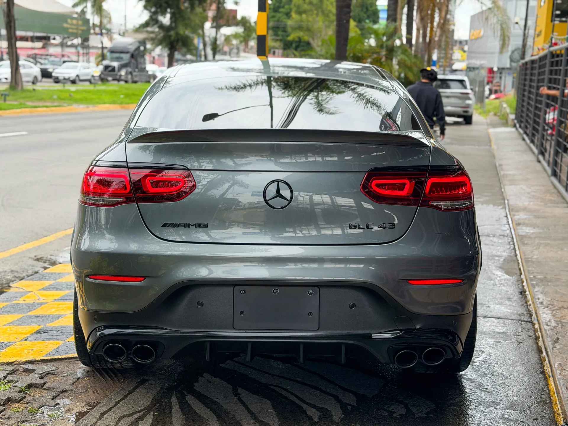 Car image 9