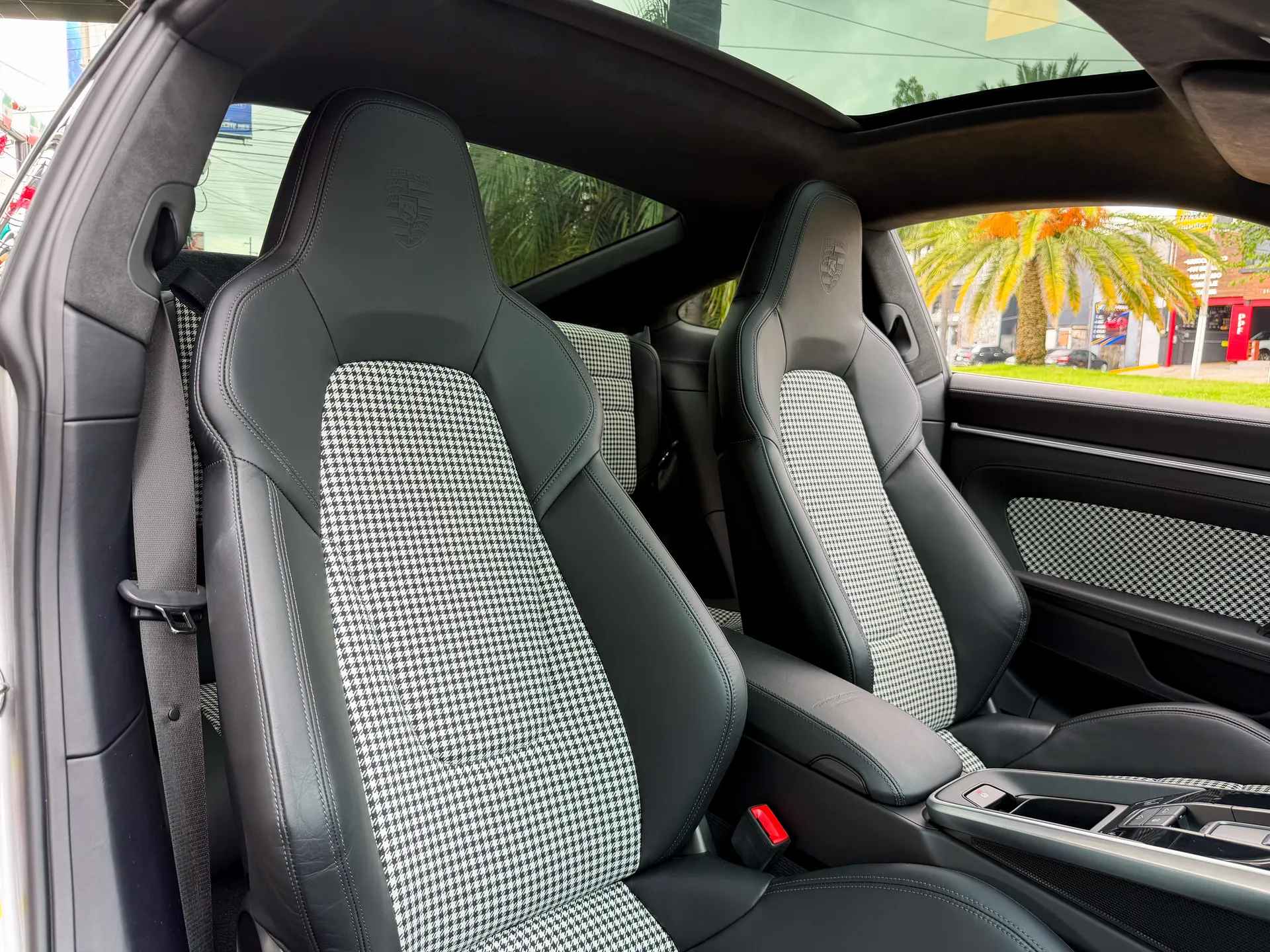 Car image 23