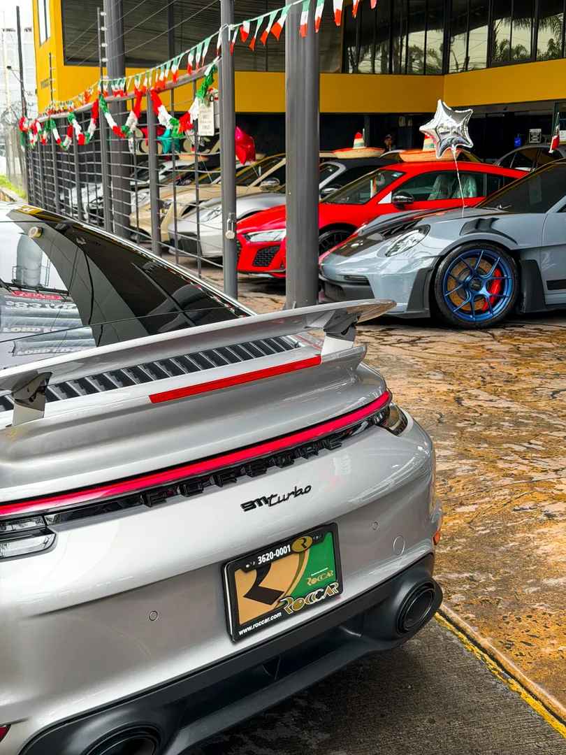 Car image 10