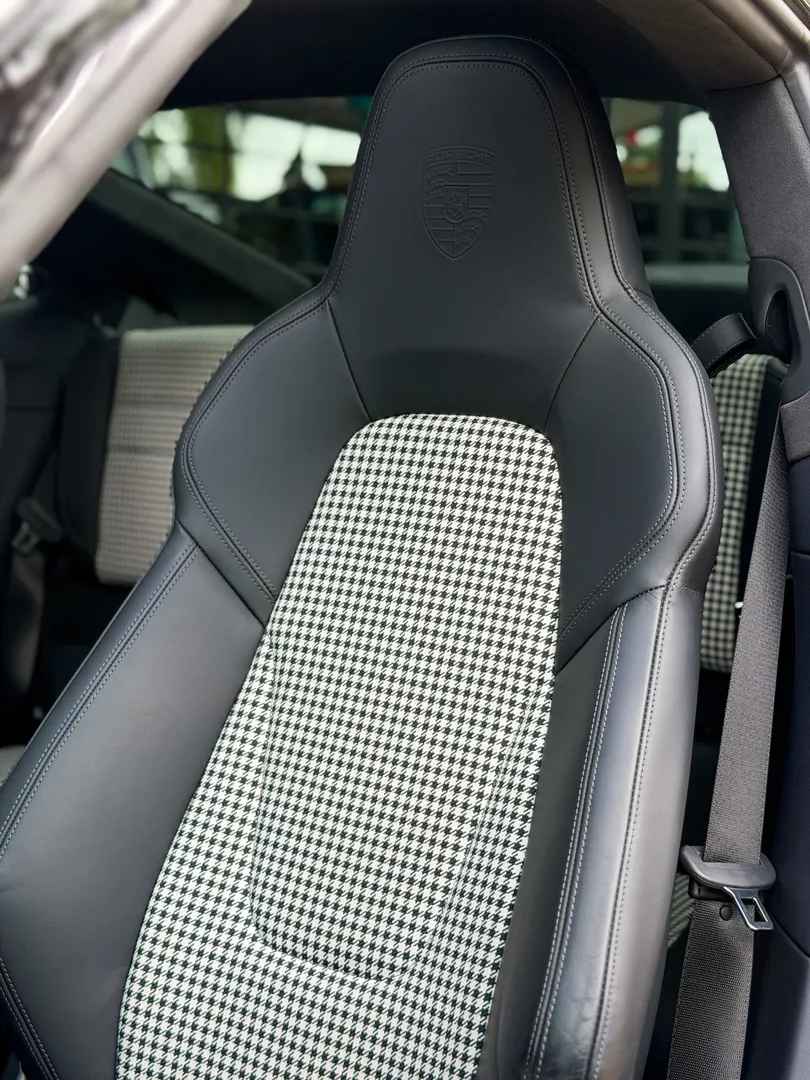 Car image 24