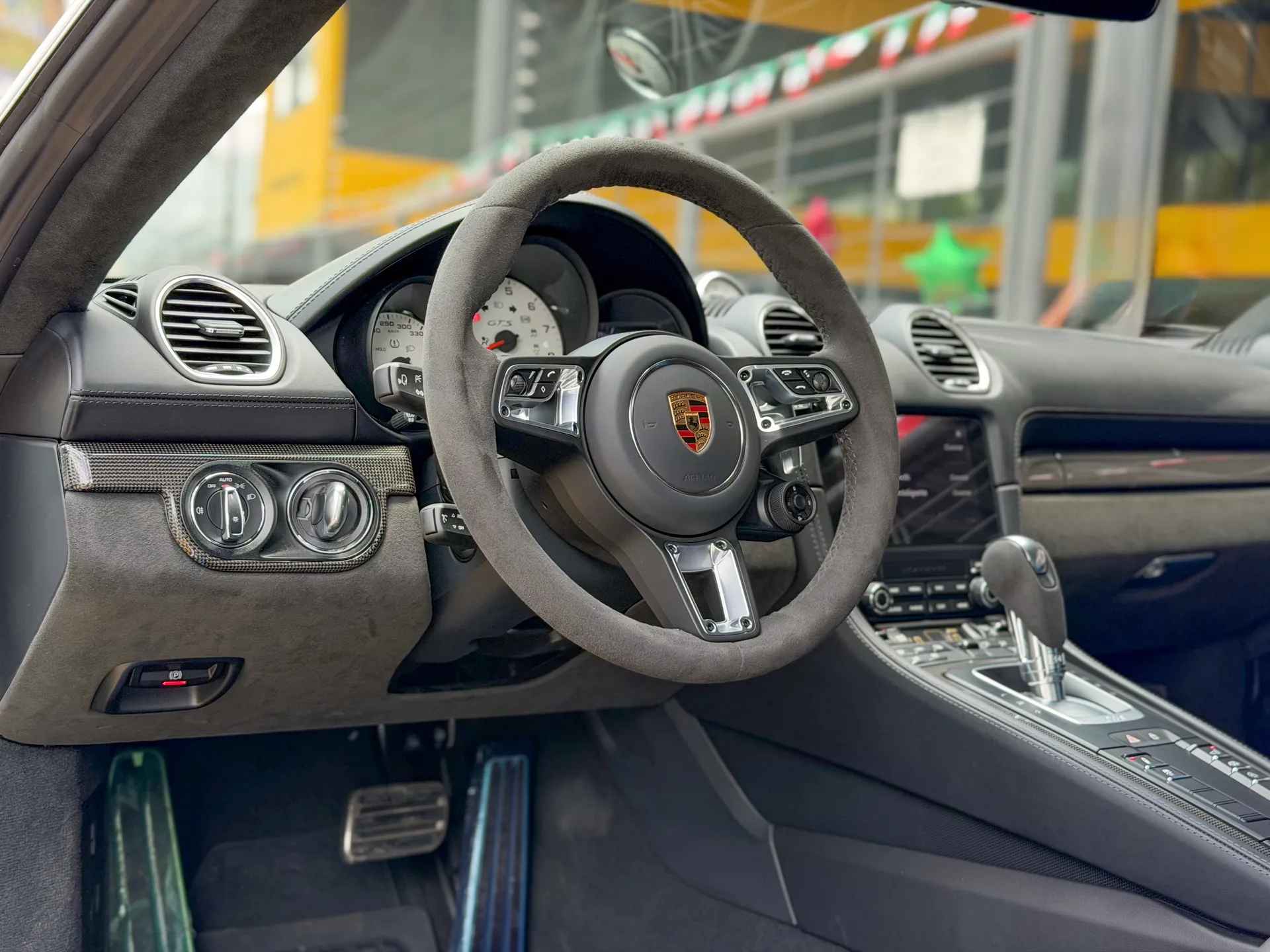 Car image 13