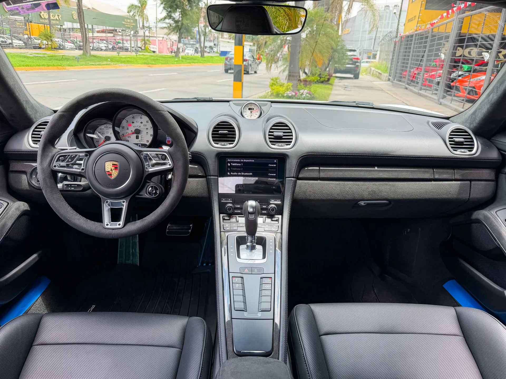 Car image 16