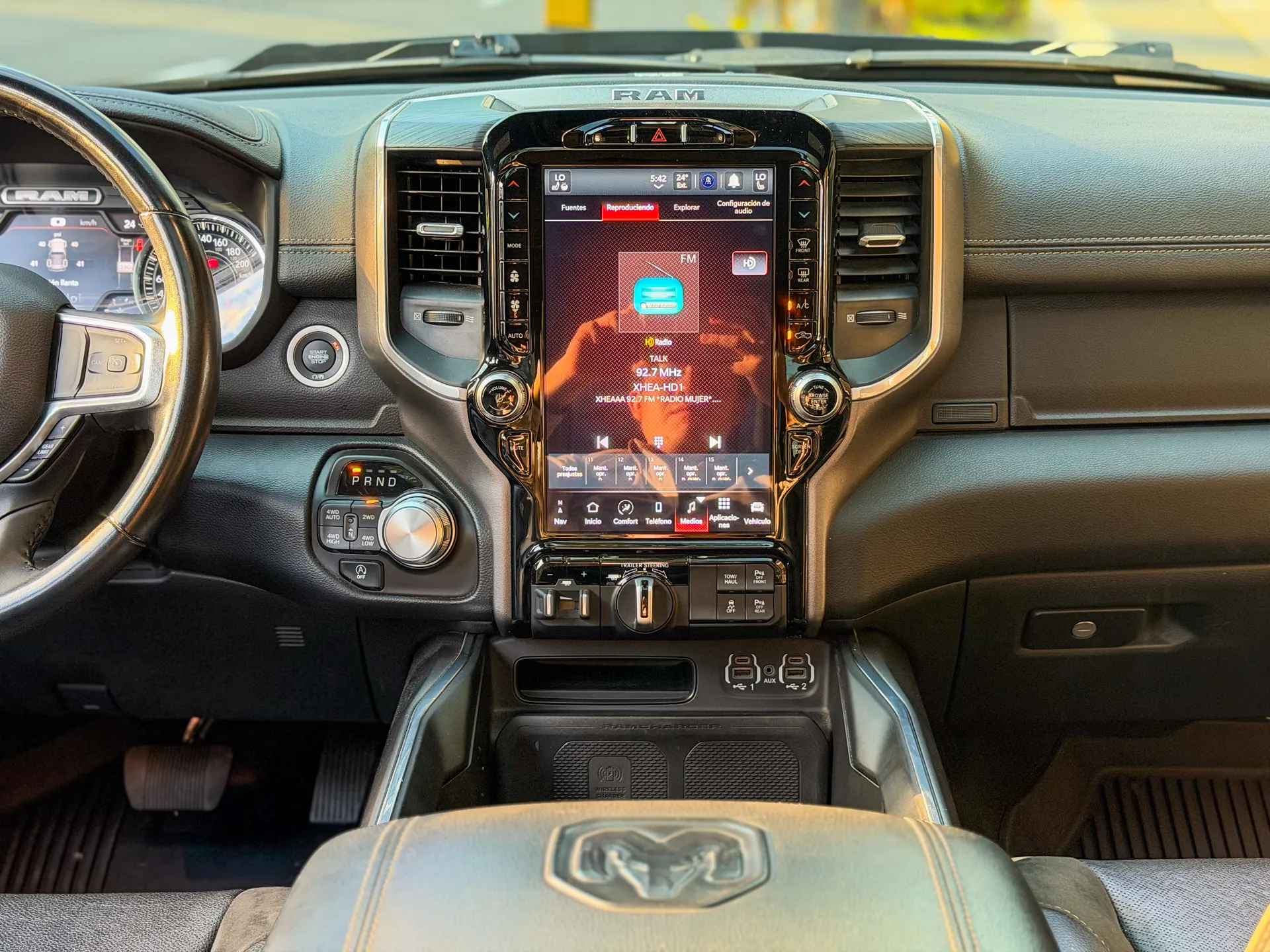 Car image 13