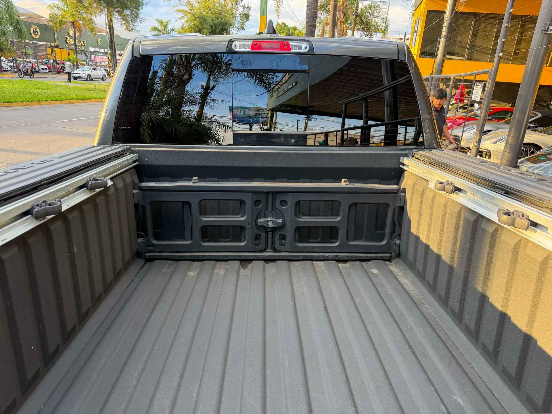 Car image 10