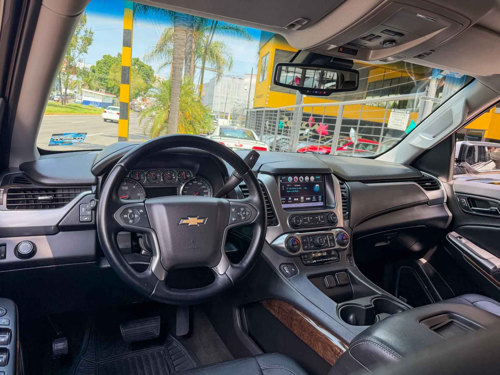 Car image 9