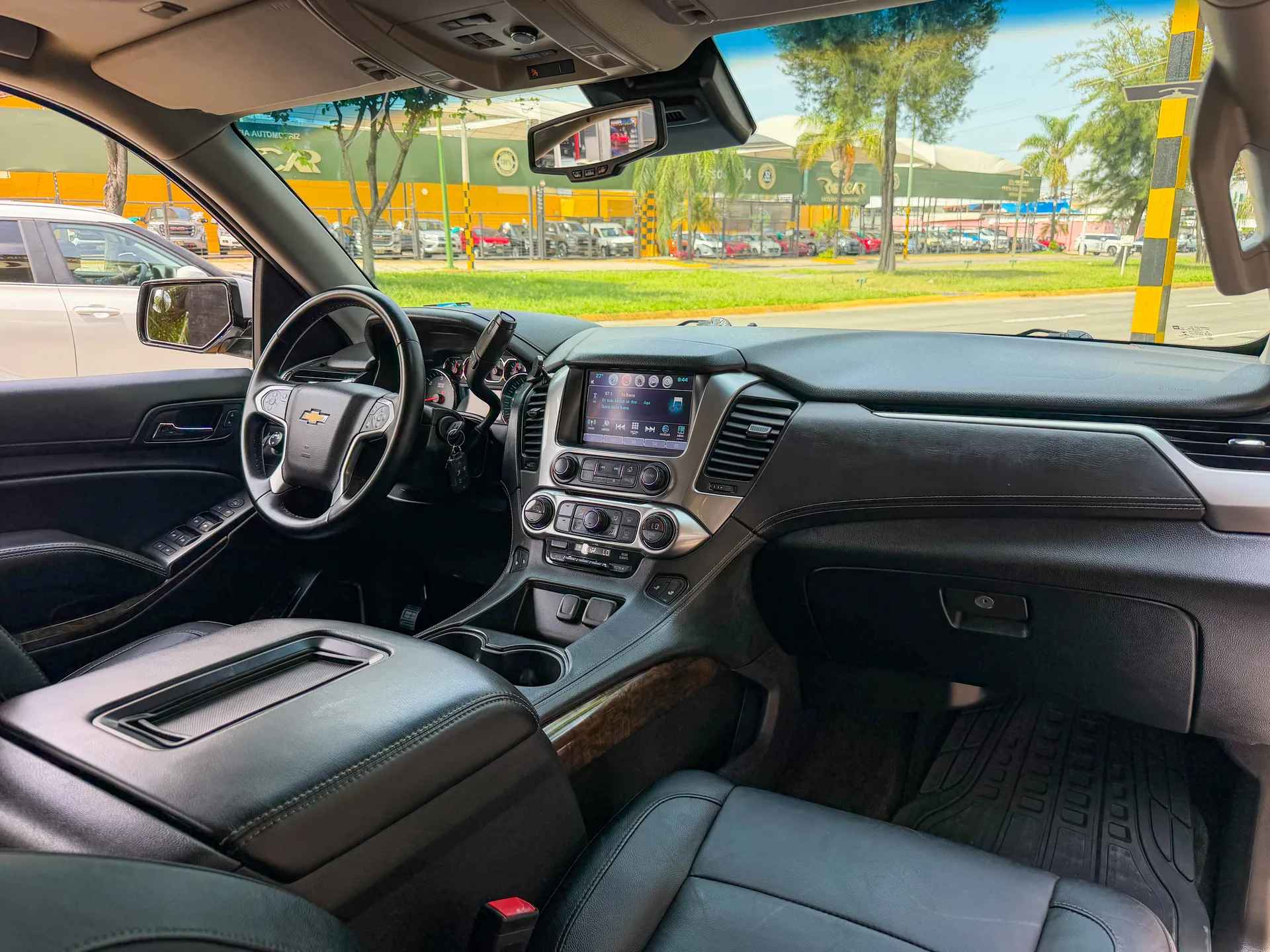 Car image 14