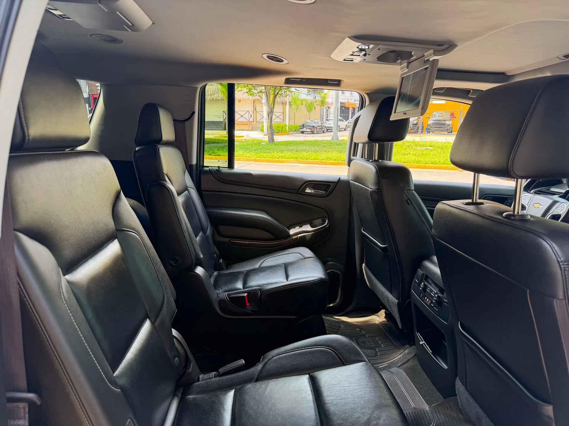 Car image 17
