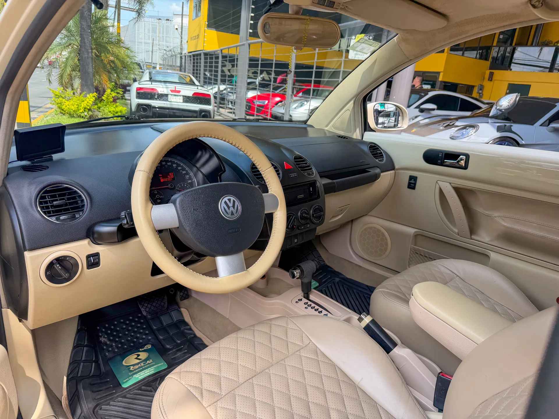 Car image 9