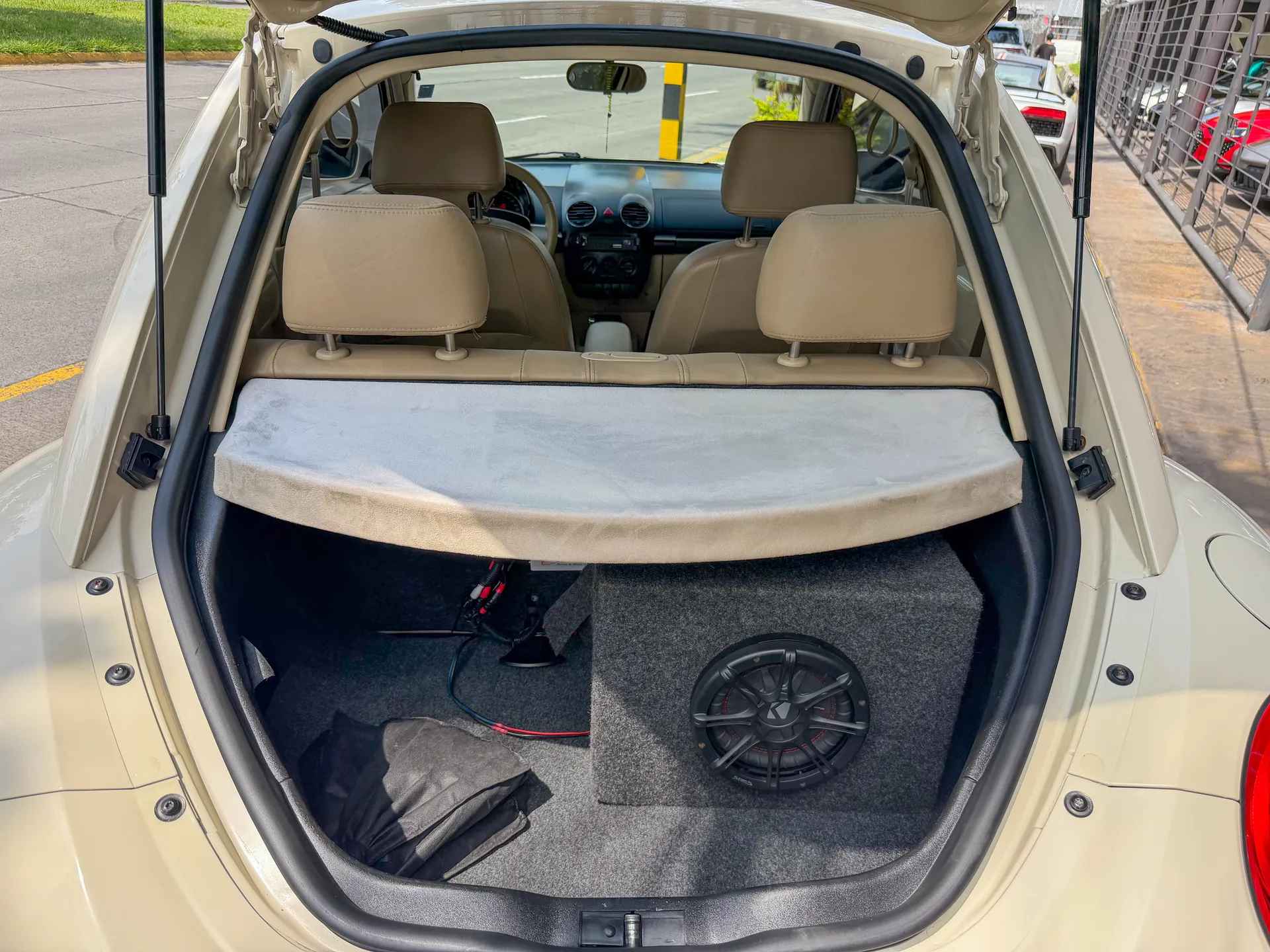 Car image 16