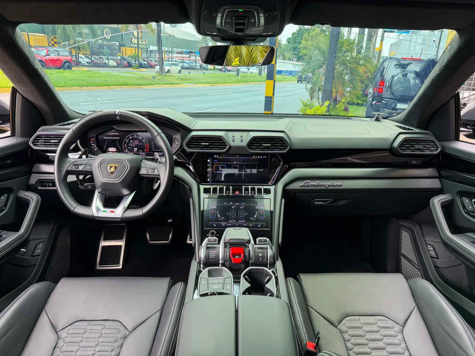 Car image 14