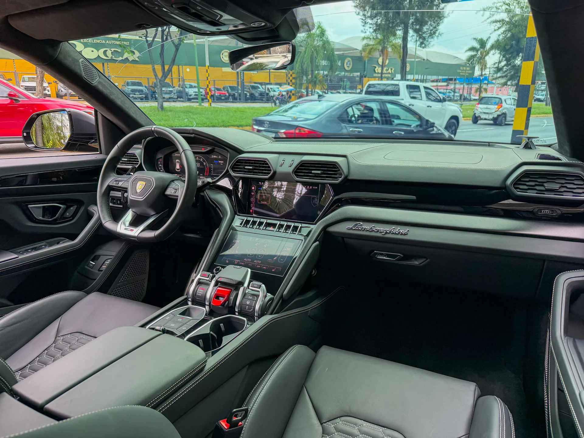 Car image 18