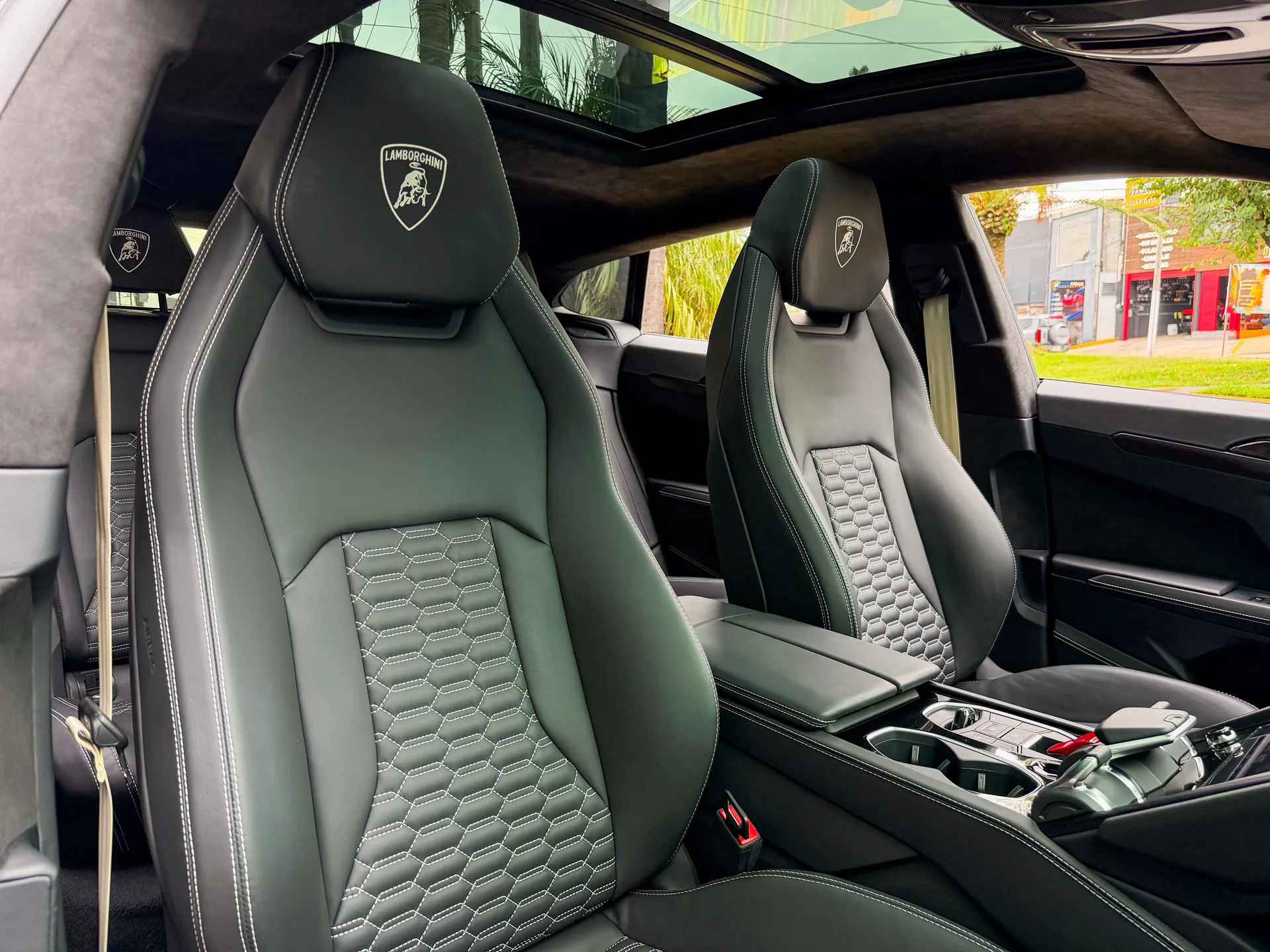 Car image 20